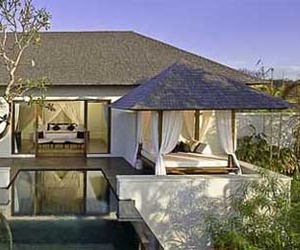 Traditional-balinese-design-of-shanti-residence-m