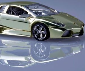 Ultima-jewelry-luxury-toy-car-models-in-gold-platinum-m