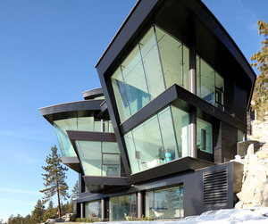 Ultra-modern-lake-house-with-asking-price-of-43000000-m