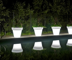 Vazon-magnum-translucent-planters-m