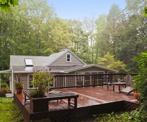 Very Pretty Small House With Beautiful Surroundings
