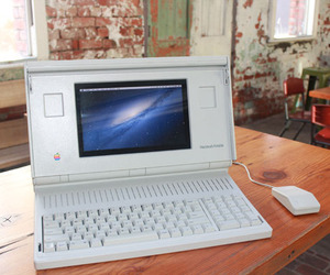 Vintage-macintosh-portable-modded-up-and-running-osx-m