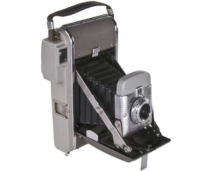 Vintage-polaroid-model-80-land-camera-at-relique-m