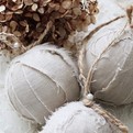 Vintage-white-christmas-decorating-s
