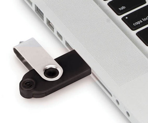 Voice-authenticating-usb-drive-m