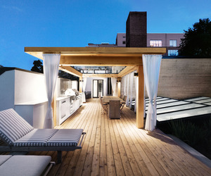 White-canvas-on-a-green-roof-by-martine-brisson-m