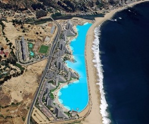 Worlds-largest-swimming-pool-m