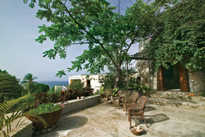 BelvedereEntranceCourtyard.jpg