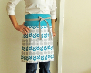 Reversible half-apron - mod teal flowers