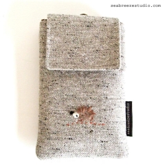 Smartphone case - grey tweed with hedgehog appliqué