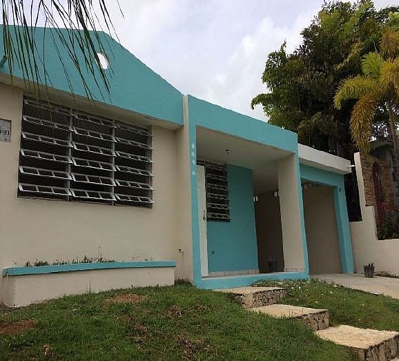 Urb. Haciendas de Borinquen Bienes Raíces > Residencial > Casas