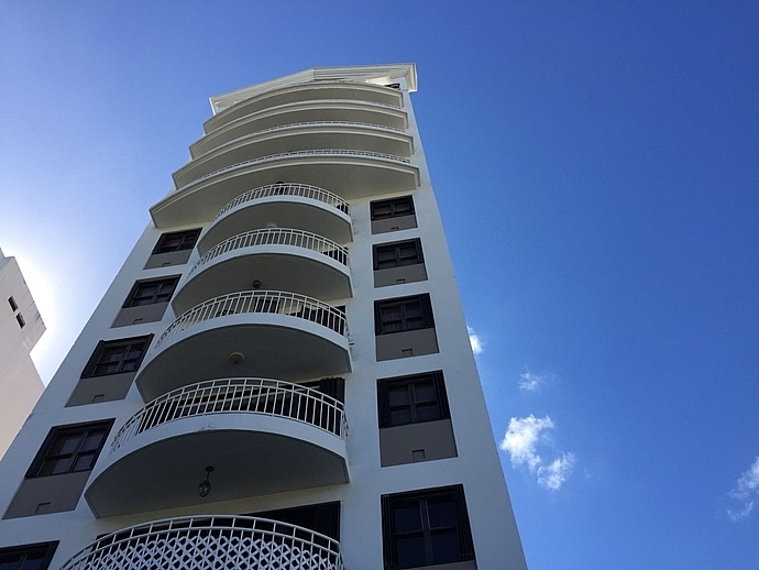 APARTAMENTO EN MIRAMAR ROYAL TOWER, SAN JUAN Bienes Raíces
