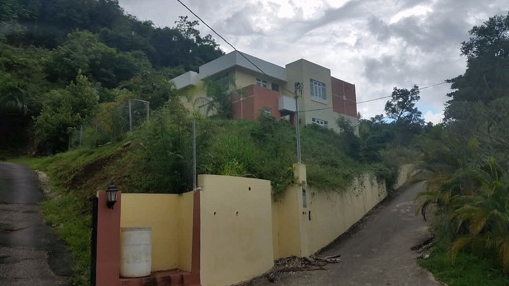 Bo. Quebrada Ceiba Bienes Raíces > Residencial > Casas > Casas