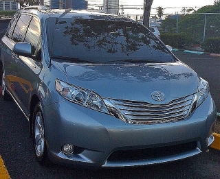 Toyota Sienna 2011 LE