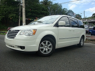 2010 TOWN & COUNTRY