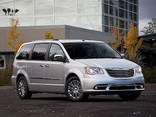 CHRYSLER TOWN & COUNTRY 2013