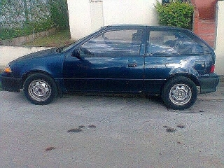 Se vende o se cambia tres pot