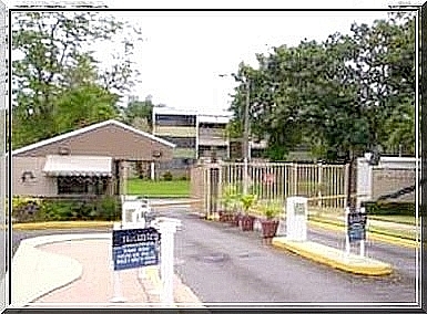 RIVER PARK COND.