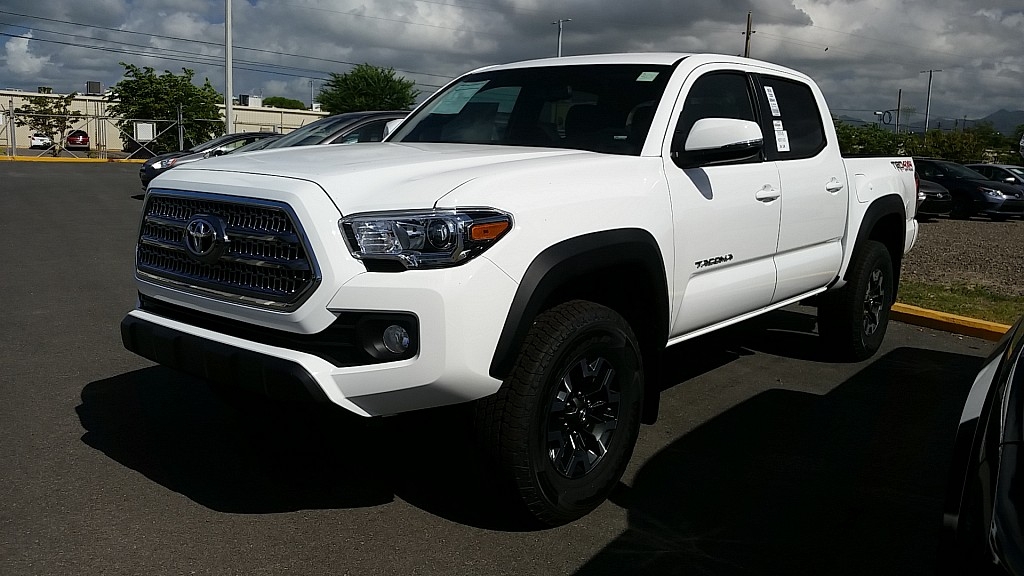 Toyota White 2016 para Compra/Venta en Ponce Vehiculos en