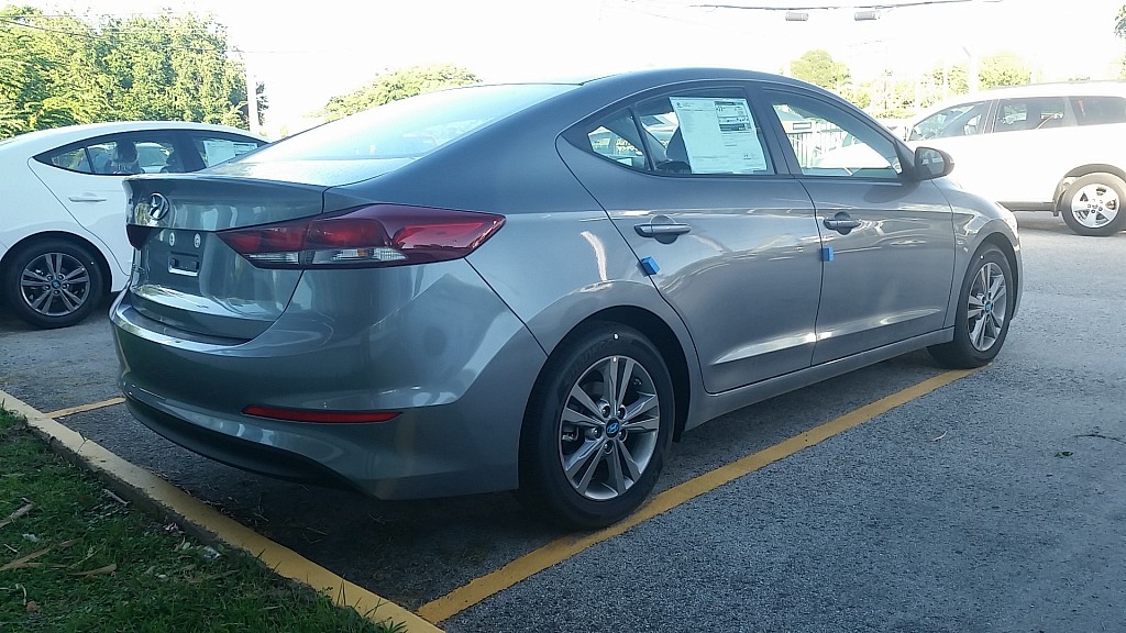Hyundai Elantra SE Gris Oscuro 2017 para Compra/Venta en Ponce