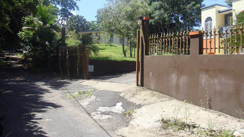 Se vende casa de 2 niveles en bo cerro gordo sector los alveiros San Lorenzo Bienes Raíces