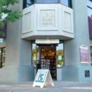 Many Rivers Books & Tea