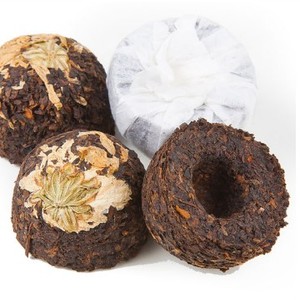 Ripened Chrysanthemum Pu-erh Mini Tuocha from Teavivre