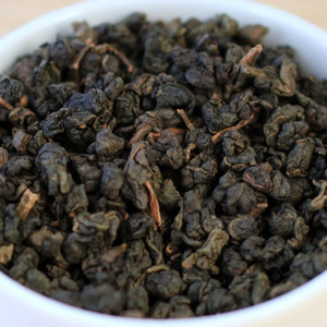 Medium Roast Osmanthus Oolong from The Mountain Tea co