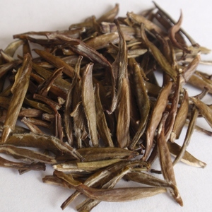 Royal Silver Needle Yellow 1400/110230 from Wing Hop Fung
