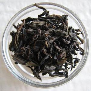 Organic Wuyi Oolong Tea from auraTeas
