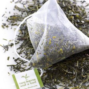 Tamayokucha (Extremely Green Tea) from two leaves and a bud