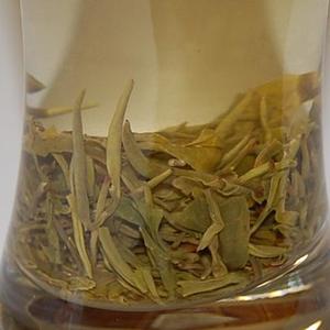Yunnan Premium Silver Thread Green Tea from PuerhShop.com