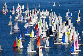 France, Morbihan( 56), La Trinité-sur-mer, Départ de la régate du Tour de Belle-Ile 2018 avec près de 400 voiliers