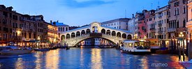 Rialto Bridge at night (Venice)