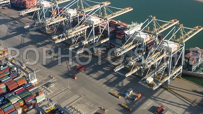 Containerschepen worden gelost en geladen bij de Rotterdam World Gateway (RWG) Container Terminal, Rotterdam Harbour, Maasvlakte, Rotterdam, Netherlands