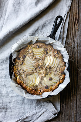 Apple Hazelnut Skillet Cake