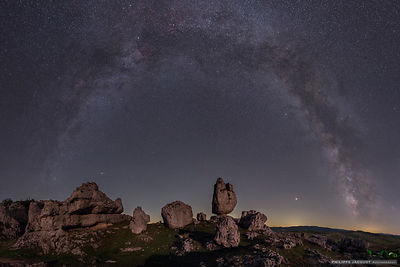 Arche galactique au Chaos - Fraissinet-de-Fourques - Lozère