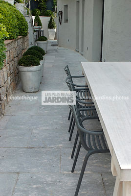 Fauteuil Pip-e par Philippe Starck, Conception et réalisation : James et William Hartley. English Garden Group