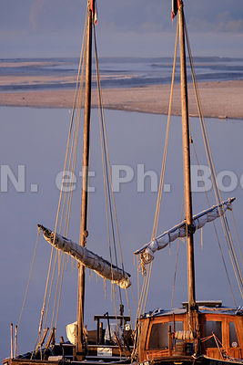 FRANCE, TOUE CABANEE//FRANCE, TRADITIONAL BOAT