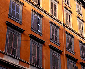 Façade ocrée de la Via Cavour, Rome