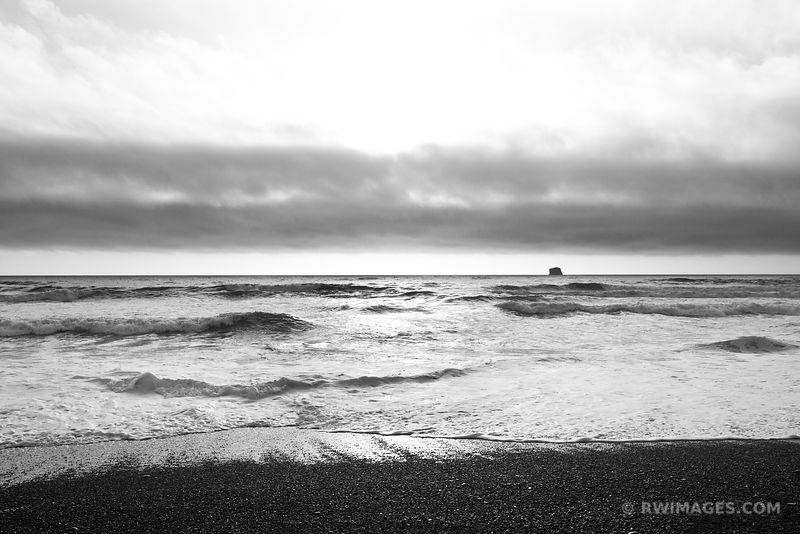 RIALTO BEACH OLYMPIC NATIONAL PARK WASHINGTON BLACK AND WHITE