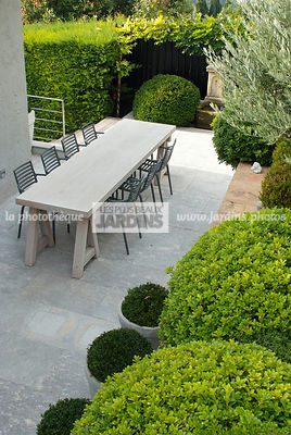 Fauteuil Pip-e par Philippe Starck, Conception et réalisation : James et William Hartley. English Garden Group