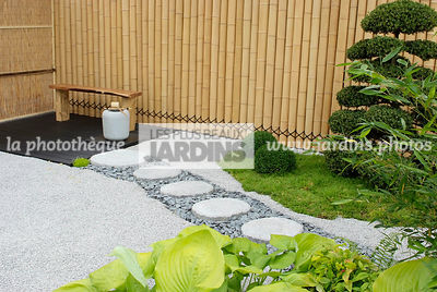 Jardin inspiration japonaise : jardin style japonais, pas japonais. Paysagiste : Kevin Young, Hampton Court, Angleterre
