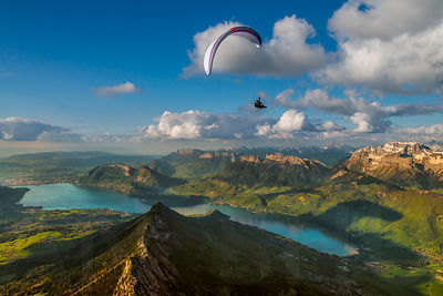 Flying above le Roc des Boeufs with Jim Nougarolles