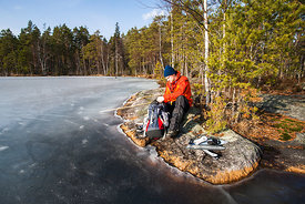 Retliluistelija tauolla Holma-Saarijärvellä