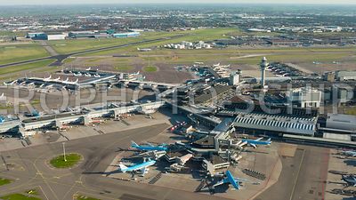 Amsterdam Airport Schiphol, de F-pier met het Sheraton hotel, WTC en de verkeerstoren
