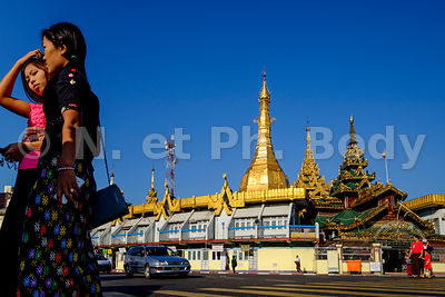 PAGODE SULE, YANGON, MYANMAR//SULE PAGODA, YANGON, MYANMAR