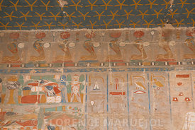 Chapelle d'Anubis, temple d'Hatchepsout (1479-1458 av. J.-C.) à Deir el-Bahari. Nouvel Empire, XVIIIe dynastie.