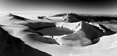 Crater Lake view from Mt Ruapehu (2797m) - Tongariro National Park, New-Zealand