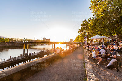 Biergarten, Weserpromenade, Weser, Schlachte, Bremen